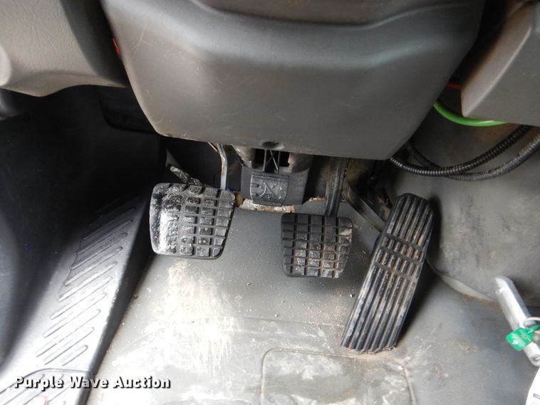 image for item GF9145 2004 Freightliner Business Class M2 service truck with crane