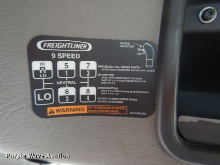 image for item GF9145 2004 Freightliner Business Class M2 service truck with crane