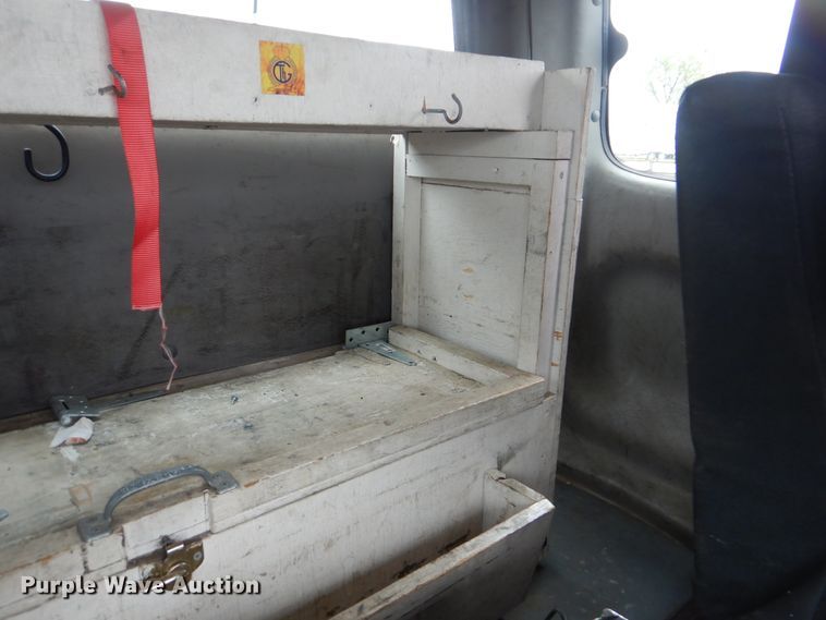 image for item GF9145 2004 Freightliner Business Class M2 service truck with crane