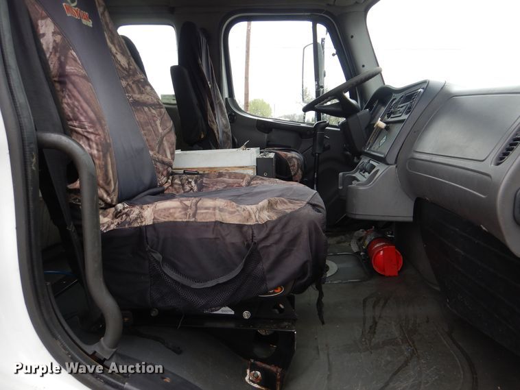 image for item GF9145 2004 Freightliner Business Class M2 service truck with crane