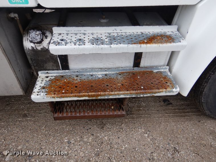 image for item GF9145 2004 Freightliner Business Class M2 service truck with crane