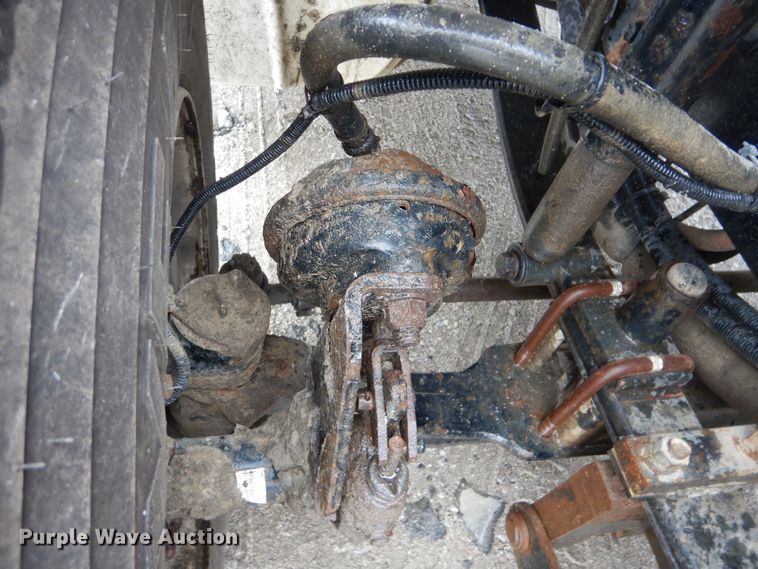 image for item GF9145 2004 Freightliner Business Class M2 service truck with crane