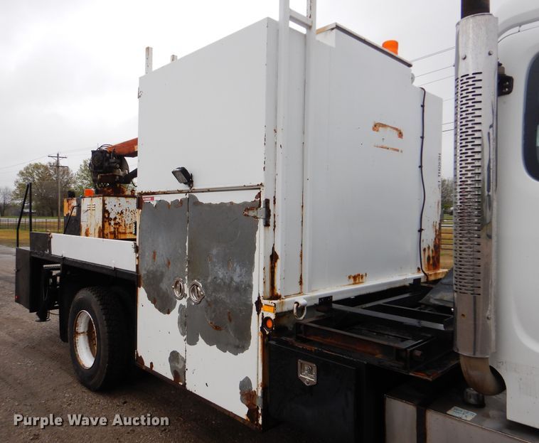 image for item GF9145 2004 Freightliner Business Class M2 service truck with crane