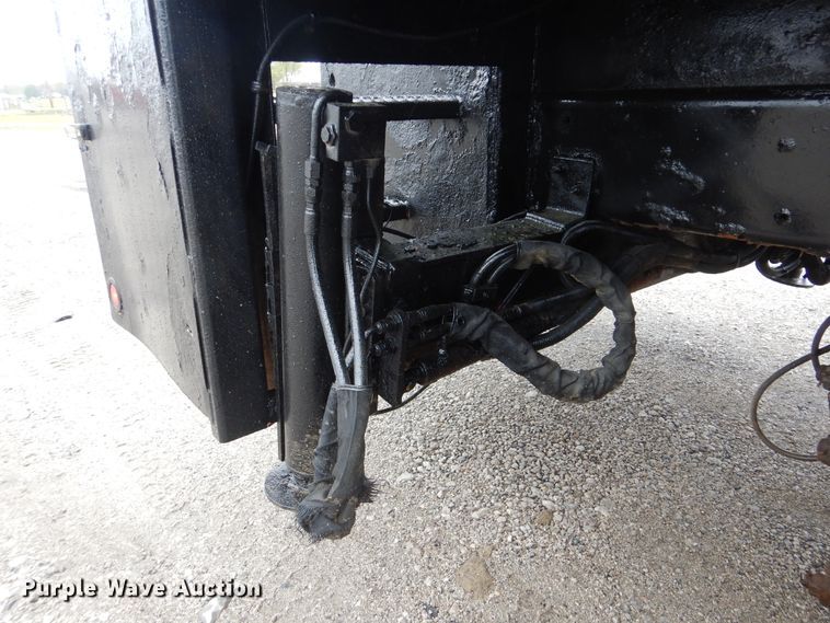 image for item GF9145 2004 Freightliner Business Class M2 service truck with crane