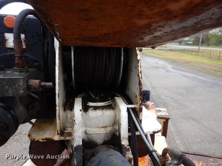 image for item GF9145 2004 Freightliner Business Class M2 service truck with crane