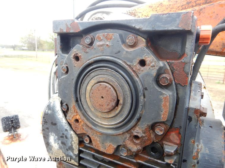 image for item GF9145 2004 Freightliner Business Class M2 service truck with crane