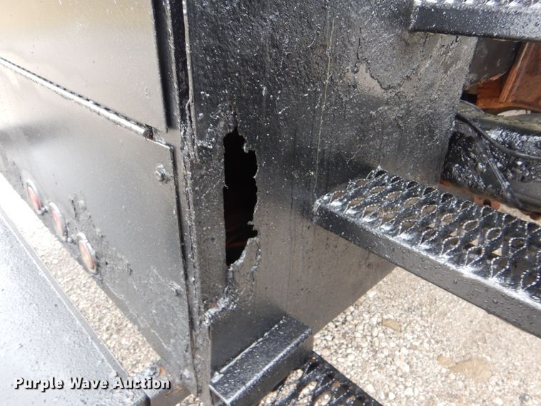 image for item GF9145 2004 Freightliner Business Class M2 service truck with crane