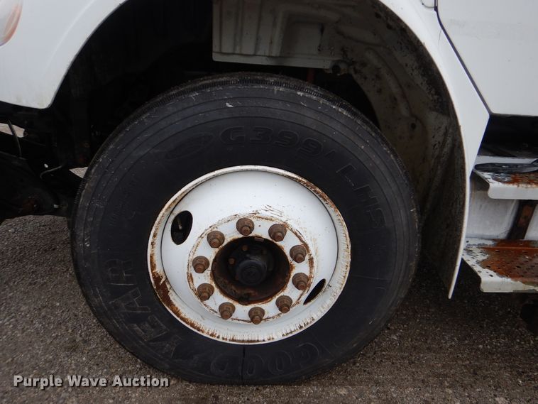 image for item GF9145 2004 Freightliner Business Class M2 service truck with crane