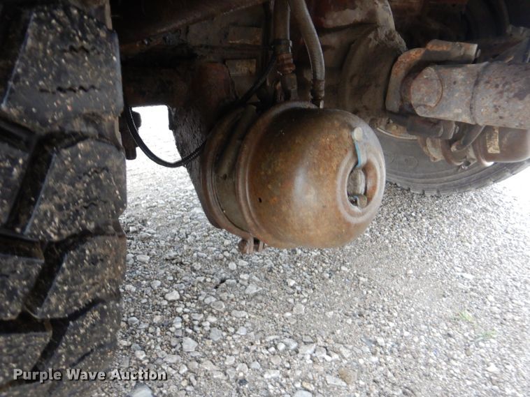 image for item GF9145 2004 Freightliner Business Class M2 service truck with crane