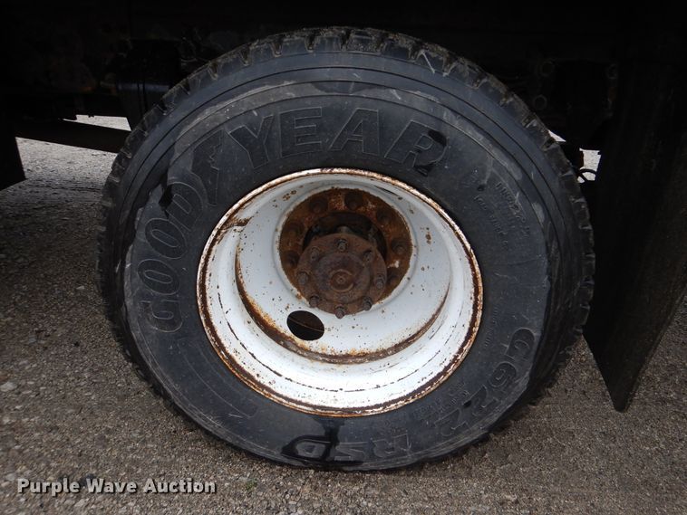 image for item GF9145 2004 Freightliner Business Class M2 service truck with crane