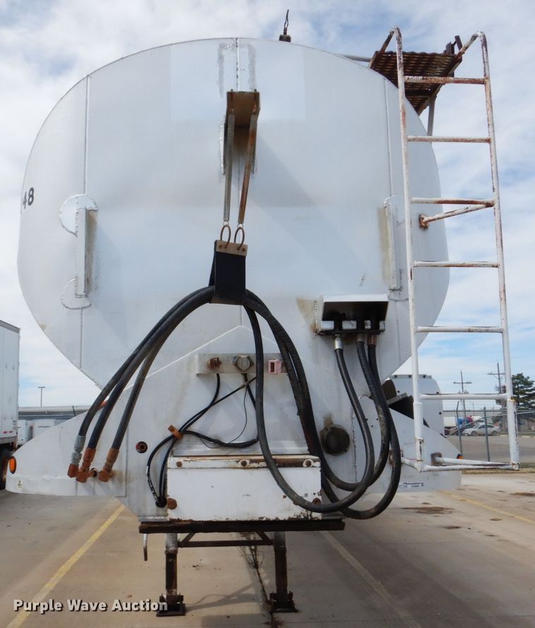 image for item GO9090 1984 Ledwell LW40APW Paddle Wagon feed delivery trailer