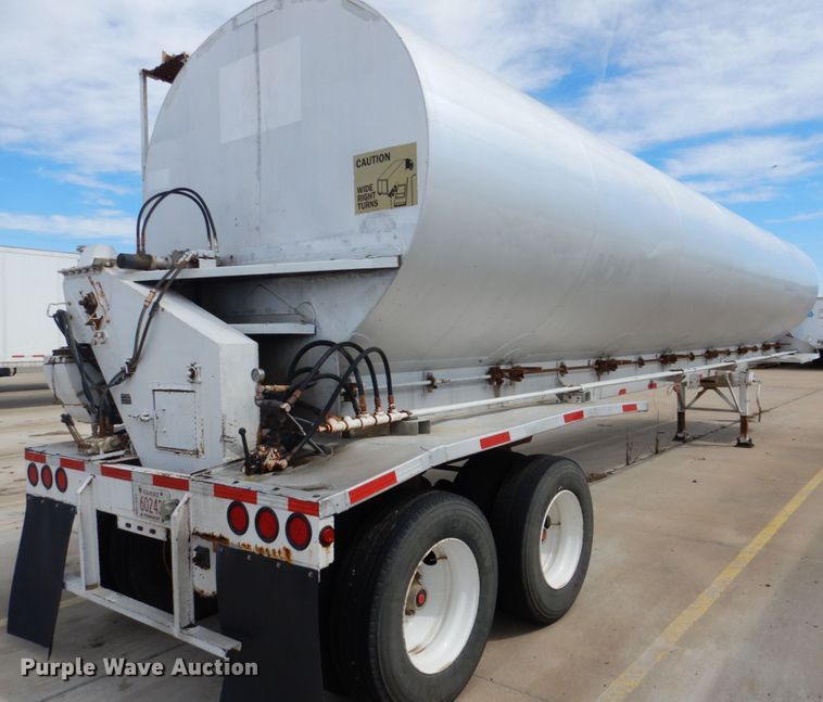 image for item GO9090 1984 Ledwell LW40APW Paddle Wagon feed delivery trailer