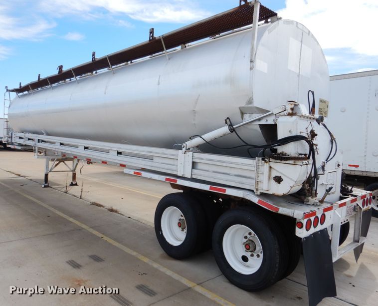 image for item GO9090 1984 Ledwell LW40APW Paddle Wagon feed delivery trailer