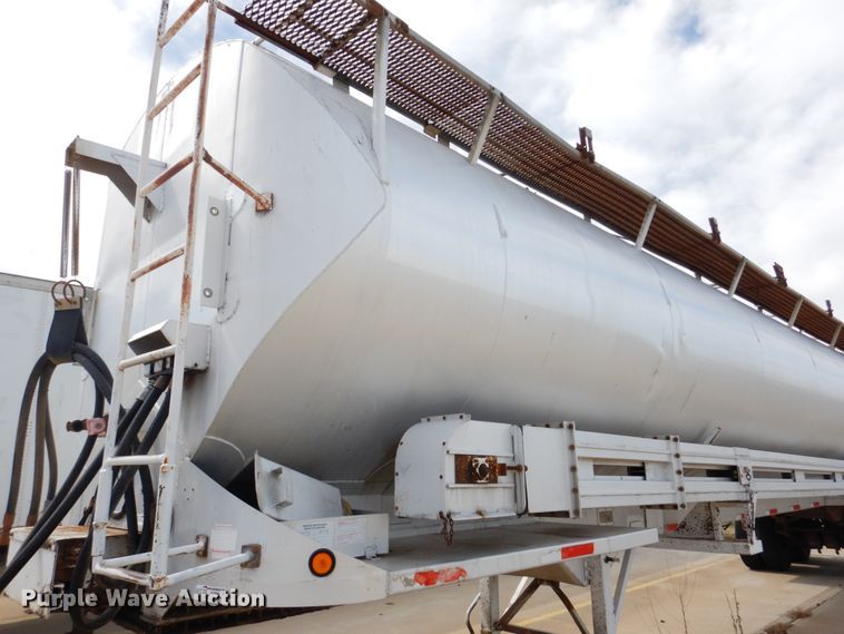 image for item GO9090 1984 Ledwell LW40APW Paddle Wagon feed delivery trailer