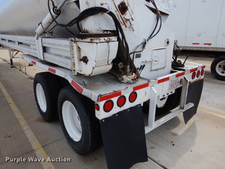 image for item GO9090 1984 Ledwell LW40APW Paddle Wagon feed delivery trailer