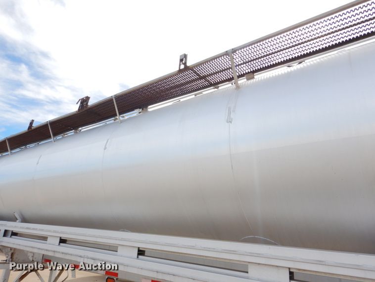 image for item GO9090 1984 Ledwell LW40APW Paddle Wagon feed delivery trailer