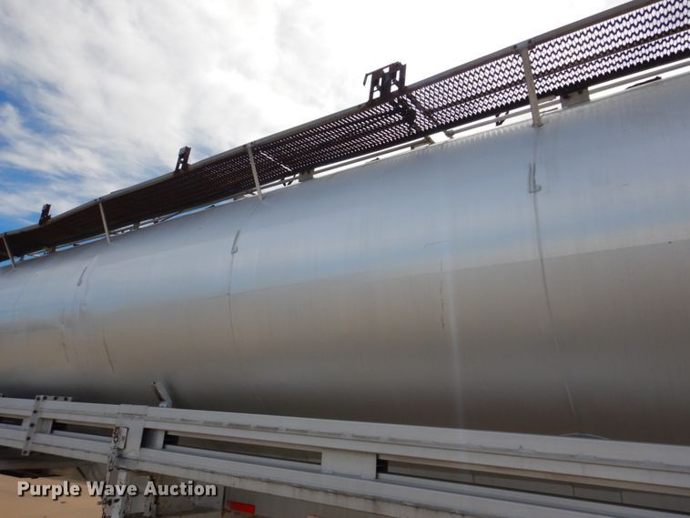 image for item GO9090 1984 Ledwell LW40APW Paddle Wagon feed delivery trailer