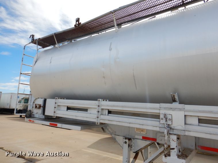 image for item GO9090 1984 Ledwell LW40APW Paddle Wagon feed delivery trailer