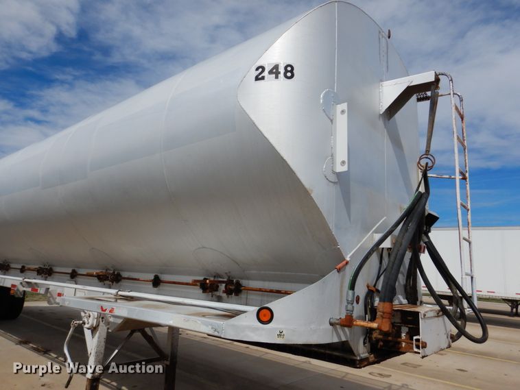 image for item GO9090 1984 Ledwell LW40APW Paddle Wagon feed delivery trailer