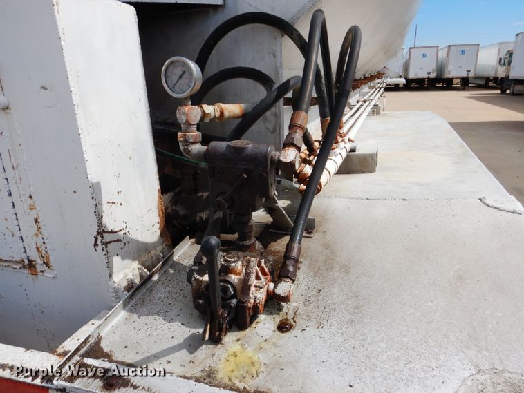 image for item GO9090 1984 Ledwell LW40APW Paddle Wagon feed delivery trailer