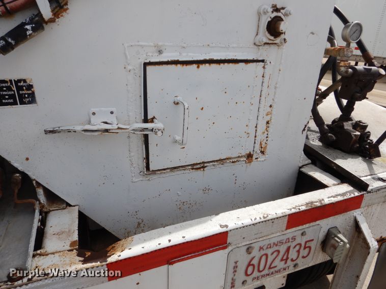 image for item GO9090 1984 Ledwell LW40APW Paddle Wagon feed delivery trailer