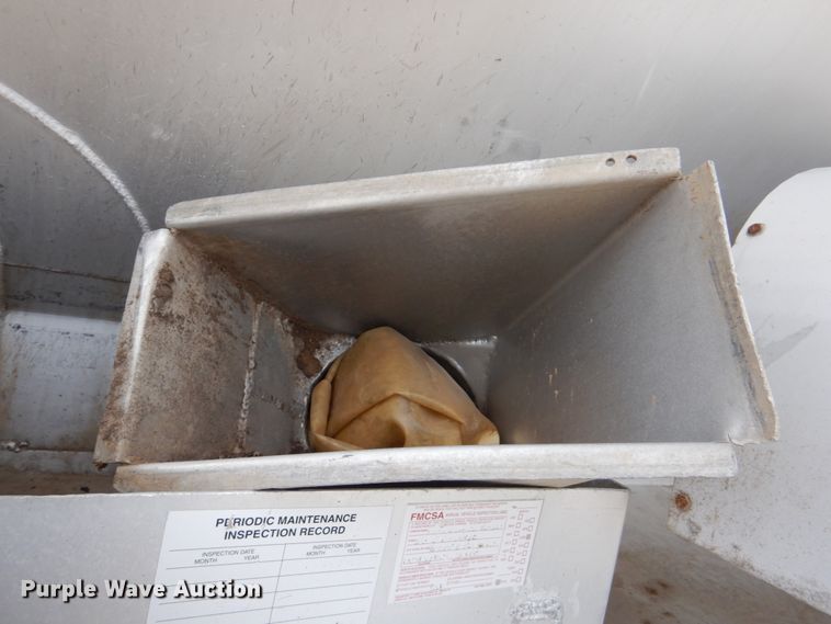 image for item GO9090 1984 Ledwell LW40APW Paddle Wagon feed delivery trailer