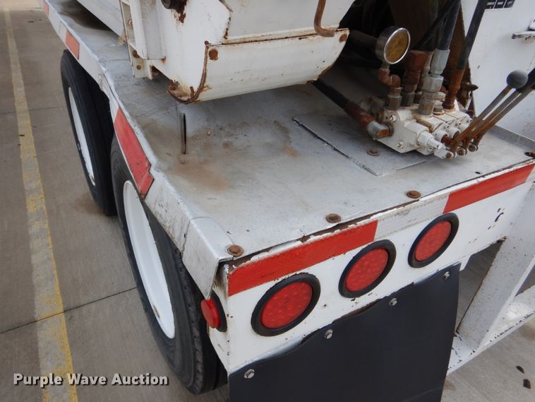 image for item GO9090 1984 Ledwell LW40APW Paddle Wagon feed delivery trailer