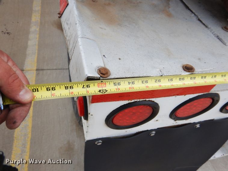 image for item GO9090 1984 Ledwell LW40APW Paddle Wagon feed delivery trailer