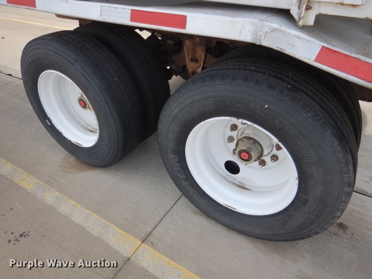 image for item GO9090 1984 Ledwell LW40APW Paddle Wagon feed delivery trailer