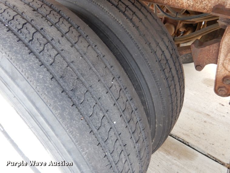 image for item GO9090 1984 Ledwell LW40APW Paddle Wagon feed delivery trailer