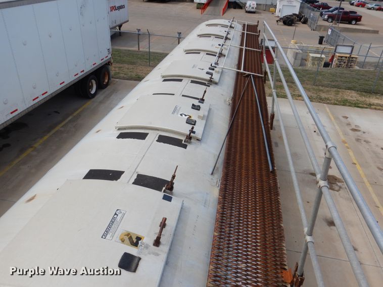 image for item GO9090 1984 Ledwell LW40APW Paddle Wagon feed delivery trailer