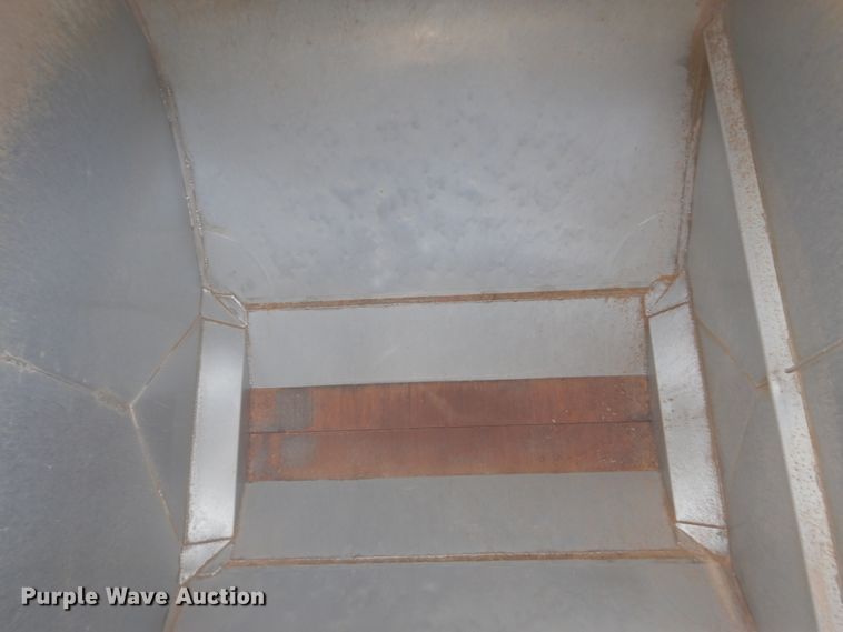 image for item GO9090 1984 Ledwell LW40APW Paddle Wagon feed delivery trailer