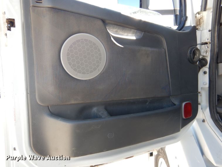 image for item GO9097 2003 Volvo VN semi truck