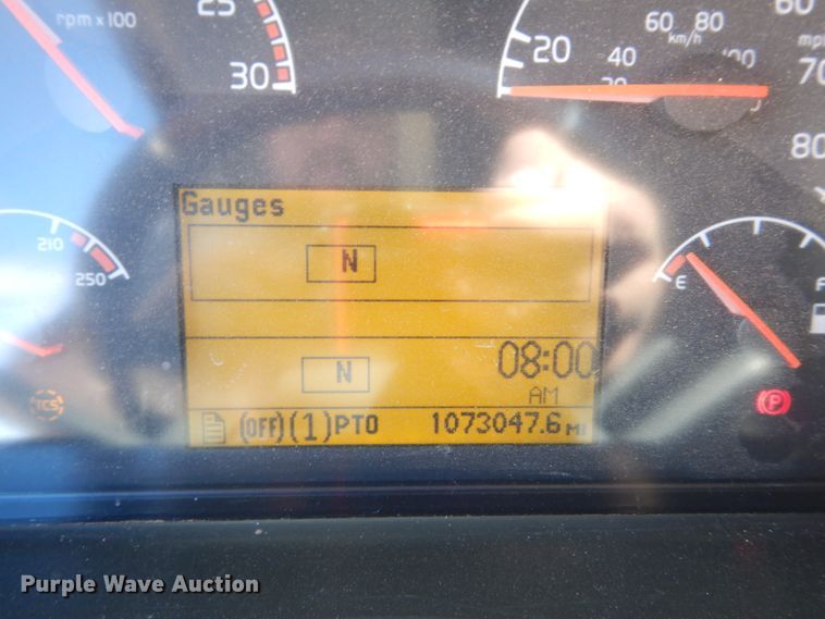 image for item GO9097 2003 Volvo VN semi truck