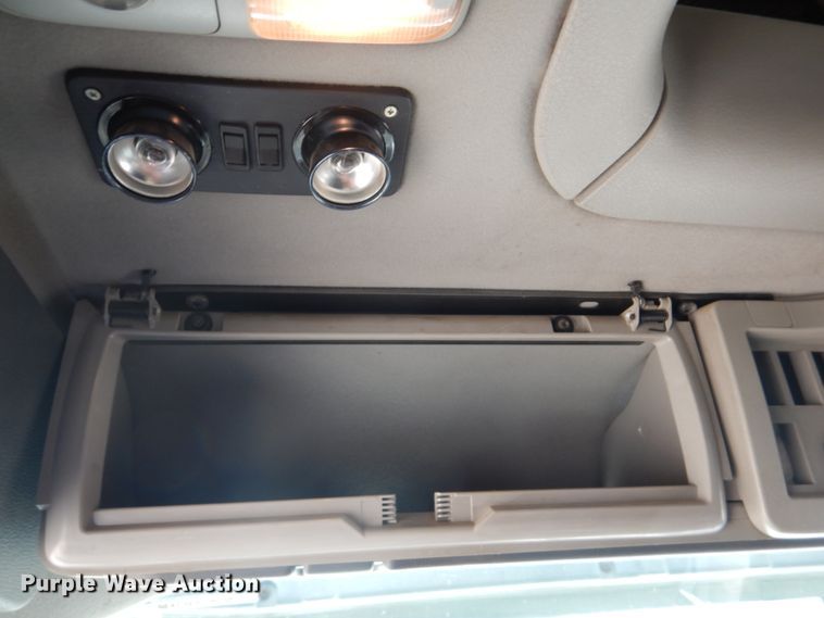 image for item GO9097 2003 Volvo VN semi truck