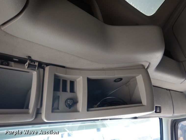 image for item GO9097 2003 Volvo VN semi truck