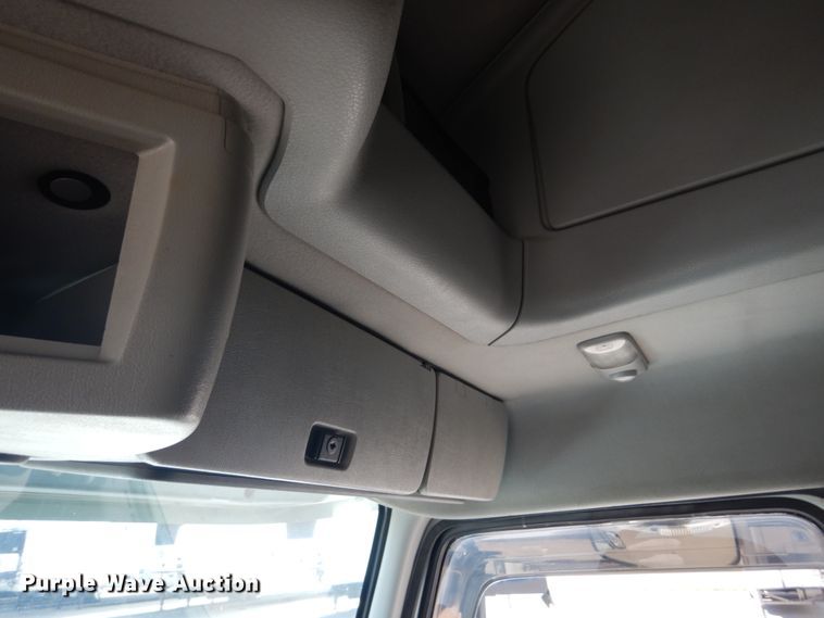 image for item GO9097 2003 Volvo VN semi truck