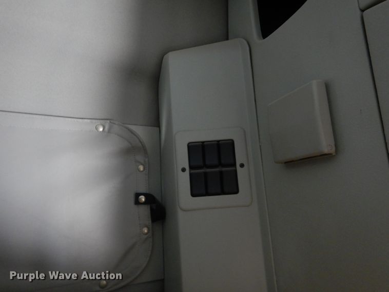 image for item GO9097 2003 Volvo VN semi truck