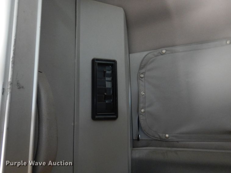 image for item GO9097 2003 Volvo VN semi truck