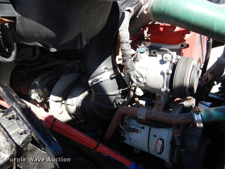 image for item GO9097 2003 Volvo VN semi truck