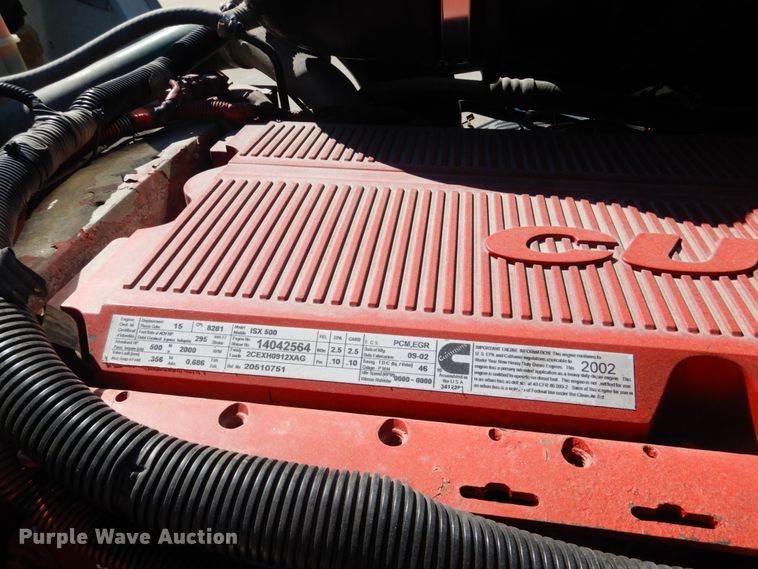 image for item GO9097 2003 Volvo VN semi truck