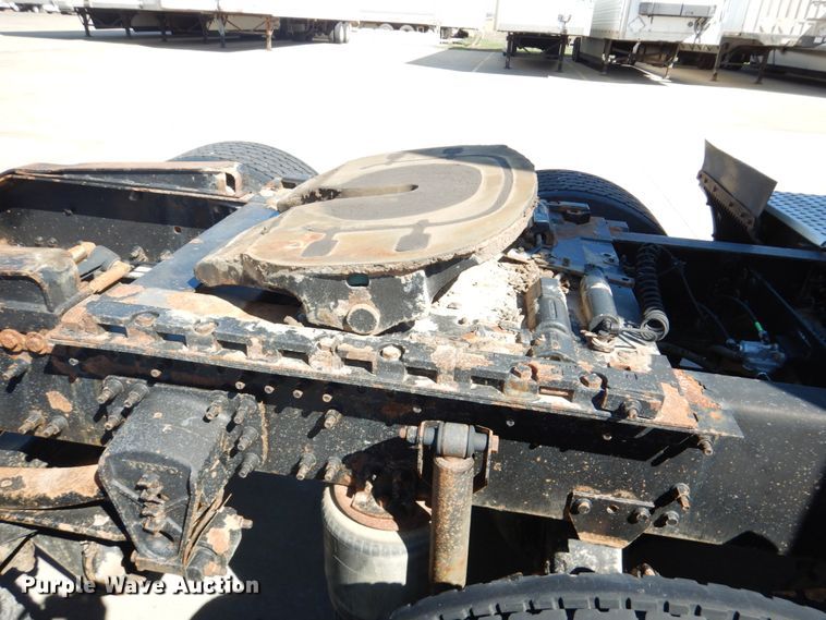 image for item GO9097 2003 Volvo VN semi truck