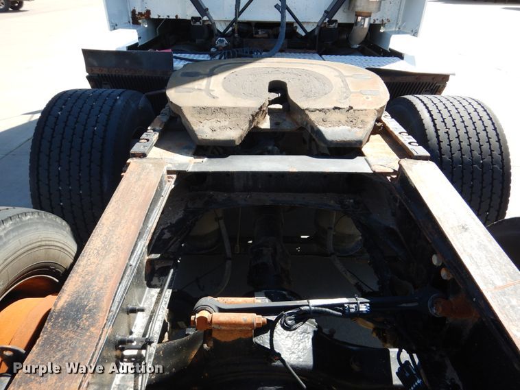 image for item GO9097 2003 Volvo VN semi truck