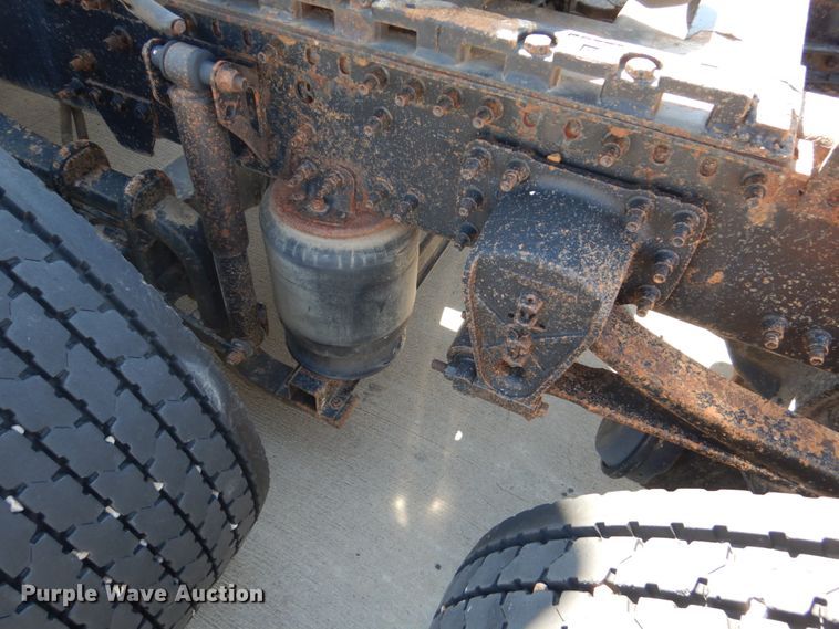 image for item GO9097 2003 Volvo VN semi truck