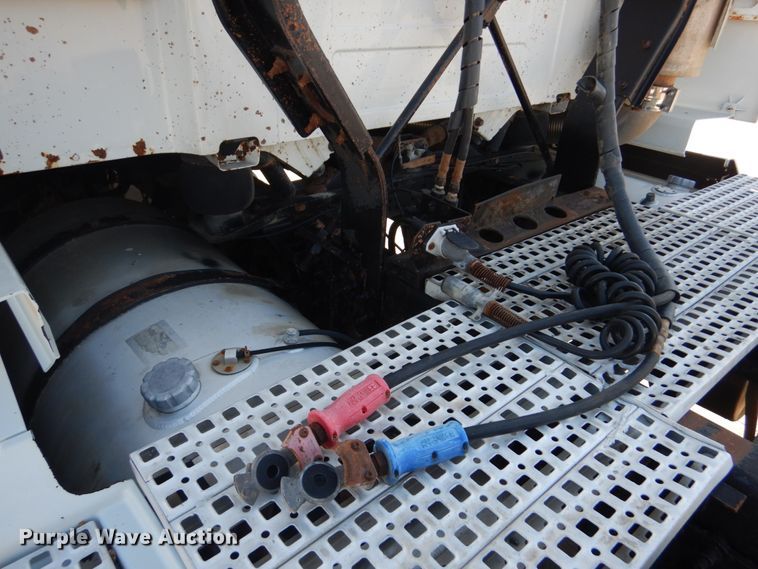 image for item GO9097 2003 Volvo VN semi truck