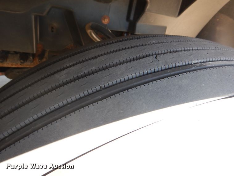 image for item GO9097 2003 Volvo VN semi truck