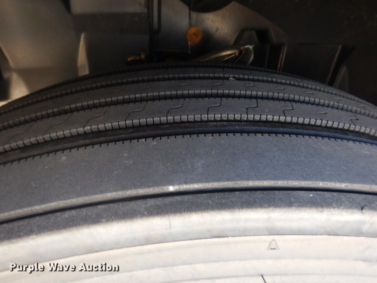 image for item GO9097 2003 Volvo VN semi truck