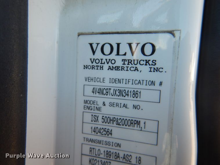 image for item GO9097 2003 Volvo VN semi truck