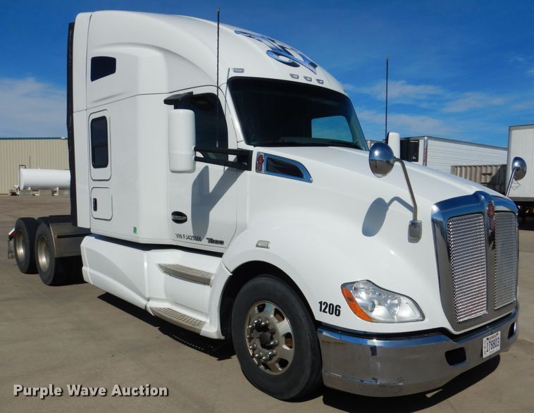image for item GO9098 2015 Kenworth T680 semi truck