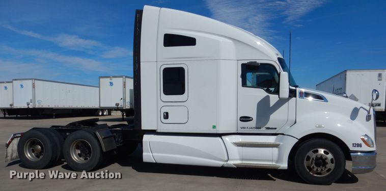 image for item GO9098 2015 Kenworth T680 semi truck